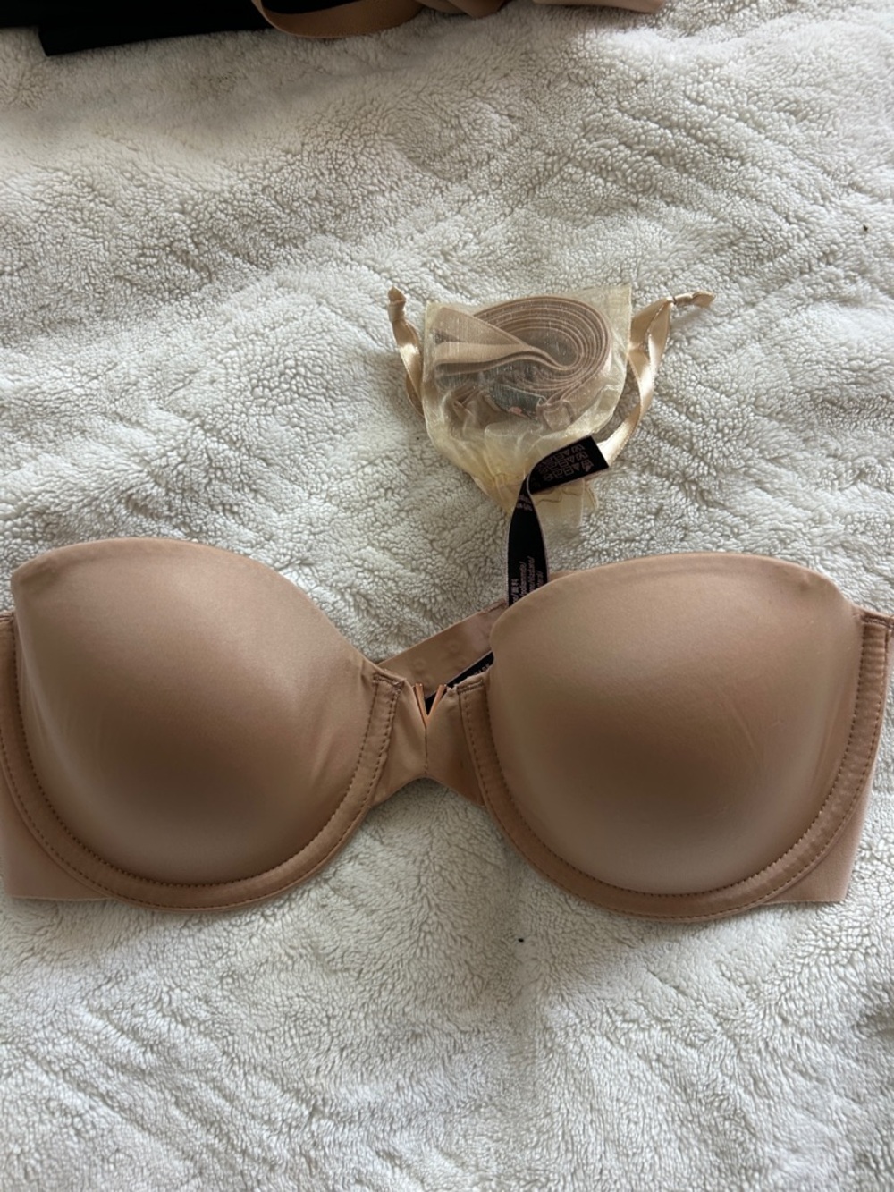 Victoria's Secret Strapless Nude/Tan Smooth Molded Bra